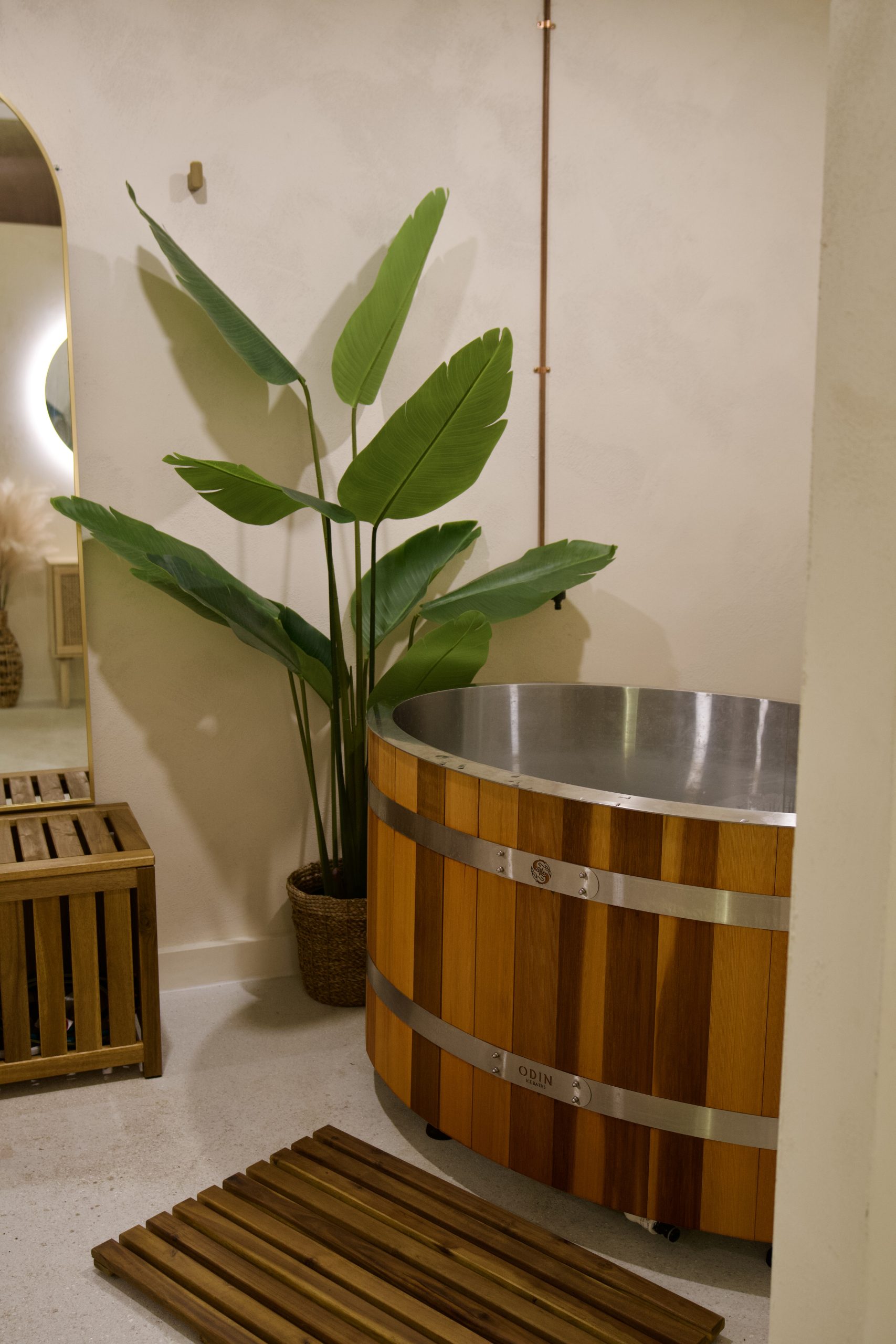 Our Movement Spa has a true ice bath that can be cooled all the way to ZERO degrees and is Ozone & UV filtered for complete sanitation & clear water.